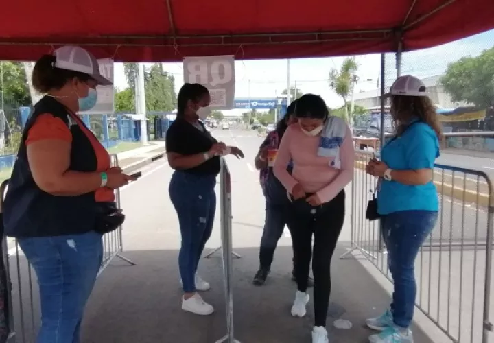 Según el patronato la noche del sábado, más de 32 mil personas asistieron a la feria, fue uno de los mejores días en cuanto a taquilla. Foto. Thays Domínguez