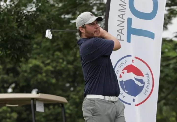 Rafael Carles, en una de sus mejores jornadas del torneo. Mientras que Gabriel Vallarino, firmó buena tarjeta. Cortesía/Apagolf