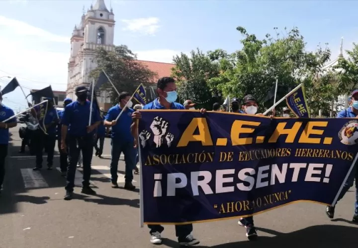 Los educadores no descartan medidas de presión, incluyendo movilizaciones hacia el sector de Divisa, para manifestarse. Foto. Thays Domínguez
