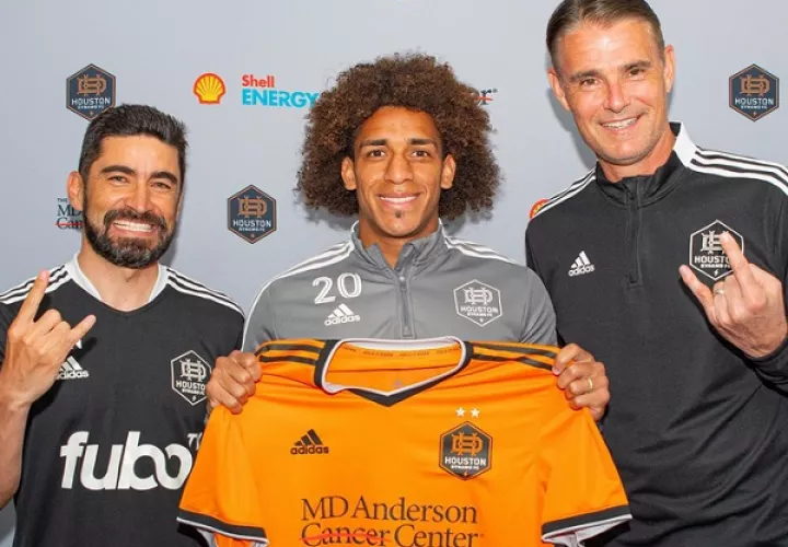 Adalberto 'Coco' Carrasquilla (centro) sigue en el Dynamo de la MLS. Foto: Instagram