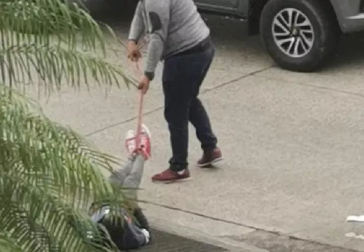  Personas que vieron lo que sucedía, lograron amarrarlo y entregarlo a la Policía. Foto: Melquiades Vásquez