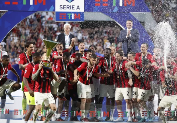 AC Milan, jugadores festejan el título. Foto: EFE