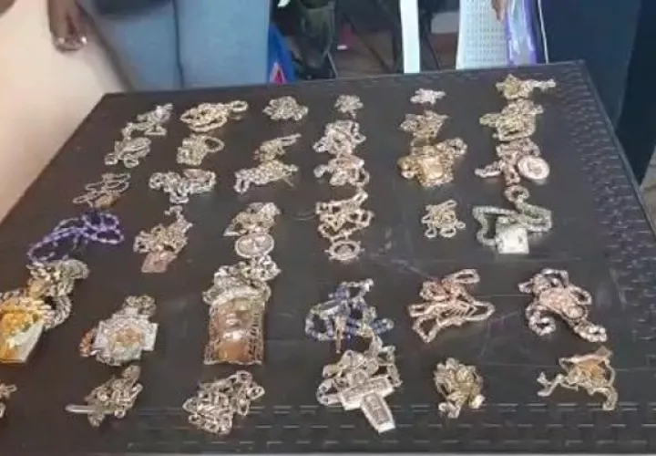 Durante el operativo también encontraron diversas joyas de gran valor.