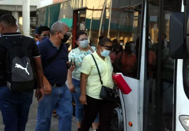 Mi Bus de forma unilaterial suspende el servicio de 30 rutas troncales en perjuicio de los usuarios del transporte público. Foto: Grupo Epasa
