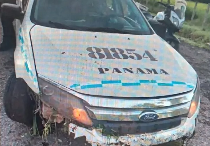 El vehiculo policial colisionó contra un objeto fijo. Foto: José Vásquez