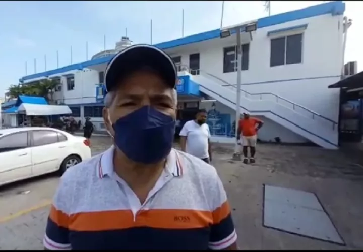 Santiago Escartín, dirigente de los pescadores del Mercado de Mariscos, espera respuestas de las autoridades en la reunión que sostendrán. Foto: Víctor Arosemena