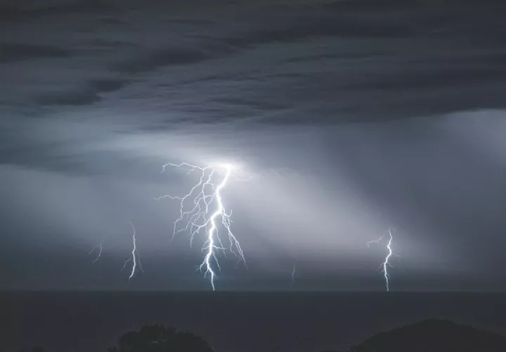 Los rayos pueden alcanzar temperaturas de hasta 30.000 ºC. Foto: Pexels
