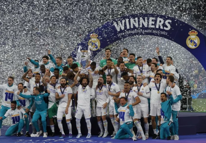 Jugadores del Real Madrid festejan el título de la Champions. Foto:EFE