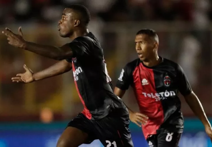 Richard Peralta, anotó el gol del Sporting. Foto:EFE