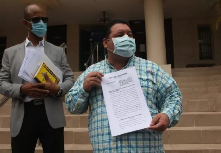 El alcalde de Santiago Samid Sandoval anuncia que se tomarán las medidas necesarias durante estas fiestas. Foto: Grupo Epasa