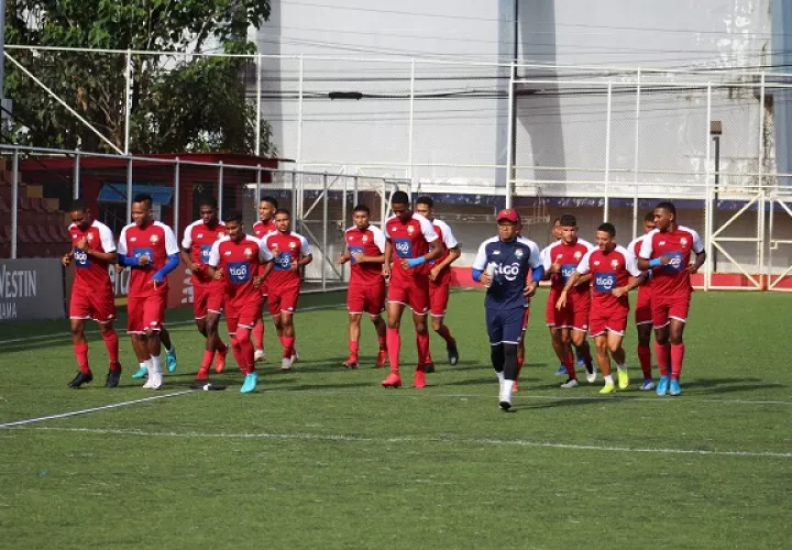 Selección de Panamá entrena con miras al torneo de Toulon, Francia. Foto: @LPF