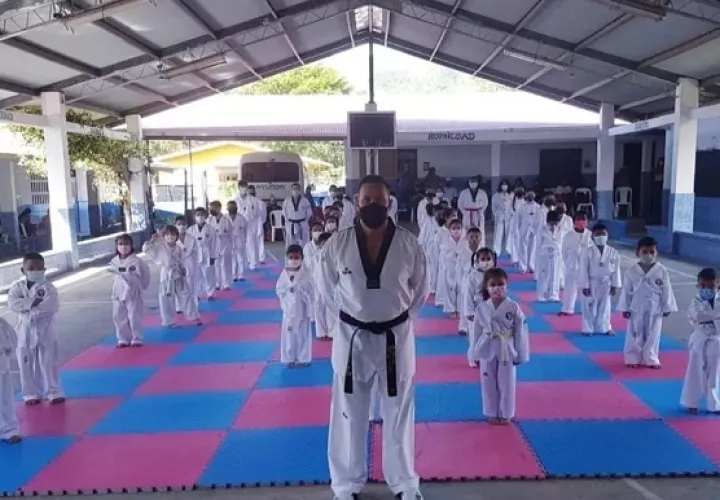 Eri Surmay  en su escuela de taekwondo. Foto: Cortesía