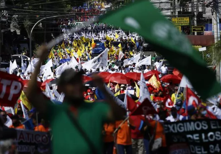 Trabajadores en Panamá marcharon por mejores salario, desigualdad social, seguridad social, corrupción y para exigir política para general empleos dignos. EFE