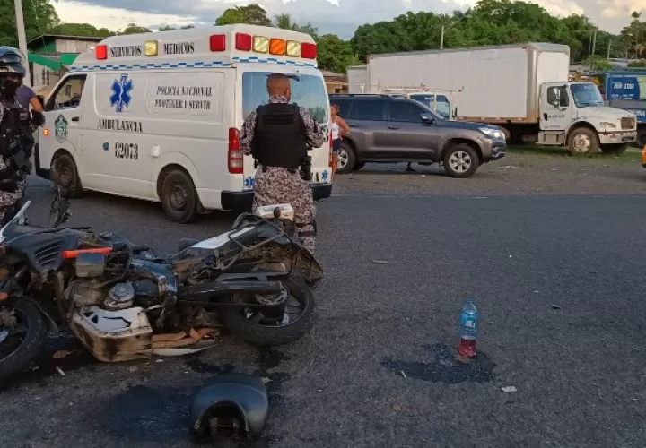 El sargento primero fue trasladado en ambulancia a un centro médico. Foto. Melquíades Vásquez