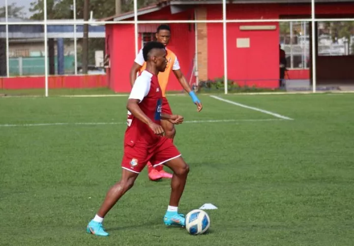 Víctor Medina, en los entrenamientos de la Sub-21. Foto: Fepafut