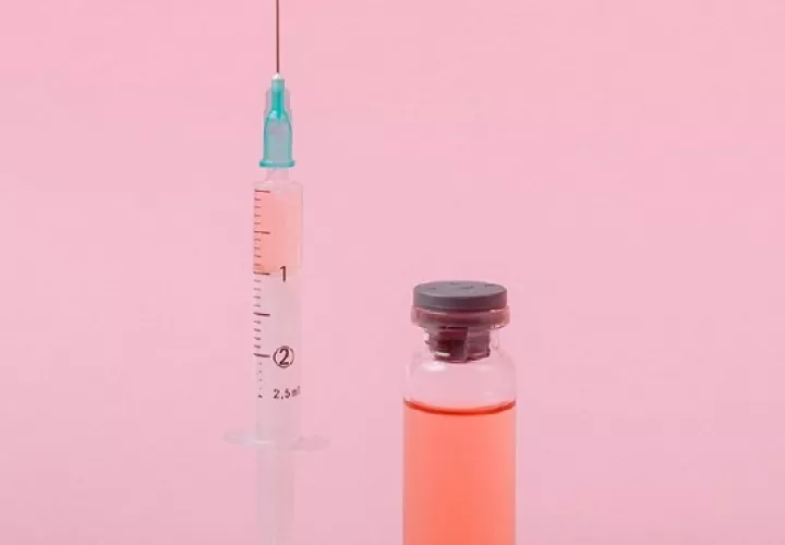 La vacuna protege contra el virus del papiloma humano, el  principal responsable del cáncer de cuello uterino. Foto: Ilustrativa / Pexels