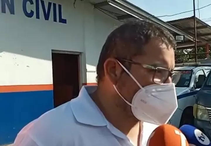  Luis Castillo, voluntario del Sinaproc, trató de alertar a un conductor del riesgo que corría debido a que las calles estaban anegadas debido a la fuerte lluvia y este lo agredió. Video 