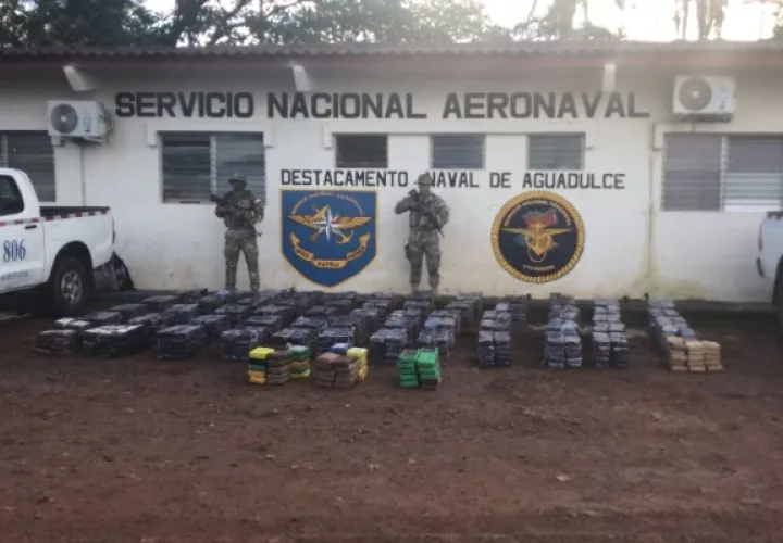Interceptaron una lancha rápida con más de mil paquetes de sustancia ilícita. Foto. Senan