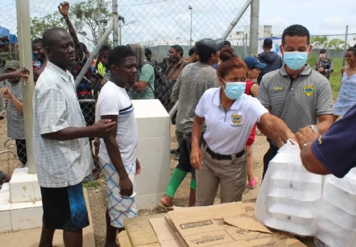 El Servicio Nacional de Migración está a cargo de brindarle alimentación a los migrantes que llegan a Darién. Foto: Cortesía