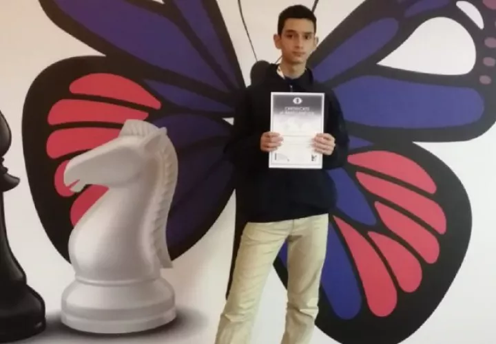 André Méndez obtuvo el segundo lugar en su categoría en el Mundial de Ajedrez Escolar. Foto: Cortesía