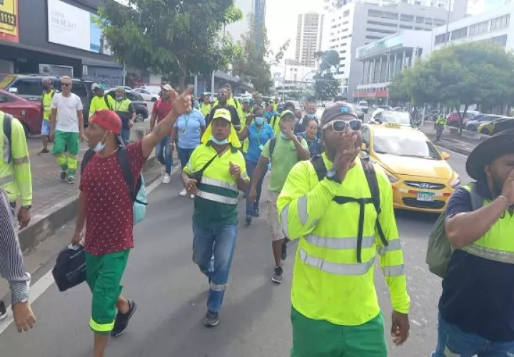 Los trabajadores de la Autoridad de Aseo están en huelga desde el pasado viernes 10 de junio. Foto: Víctor Arosemena