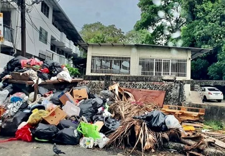 Ministro de Salud, Luis Francisco Sucre, anunció plan de emergencia por crisis de la basura. Foto: Cortesía