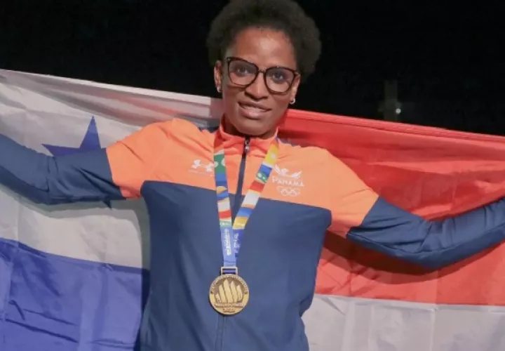 La panameña Atheyna Bylon recibe su medalla de oro en los Juegos Bolivarianos 2022 La panameña Atheyna Bylon recibe su medalla de oro en los Juegos Bolivarianos 2022. Foto:COP