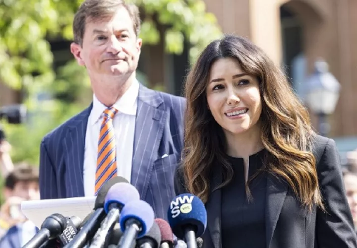 Camille Vasquez y su compañero Ben Chew, abogados de Johnny Depp.  Foto: EFE