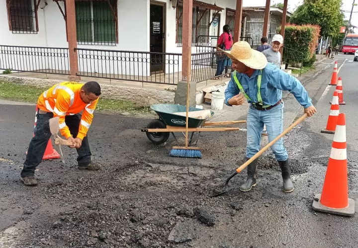  Tuvieron que tapar con piedra, arena y cemento un profundo hueco. Foto: Melquiades Vásquez 