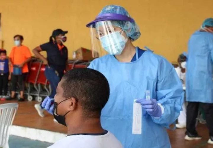 Los casos activos ascienden a 15,828 en Panamá. Foto: CSS