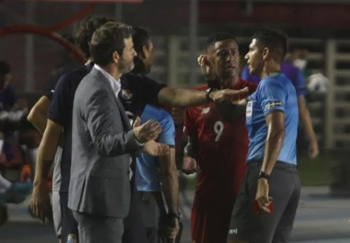Thomas Christianse fue expulsado del juego con tarejta roja. Foto: Víctor Arosemena