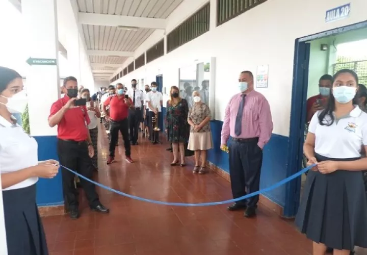 Esperan recibir el gimnasio entre octubre y noviembre, así harían graduaciones y otros eventos. Foto: Thays Domínguez