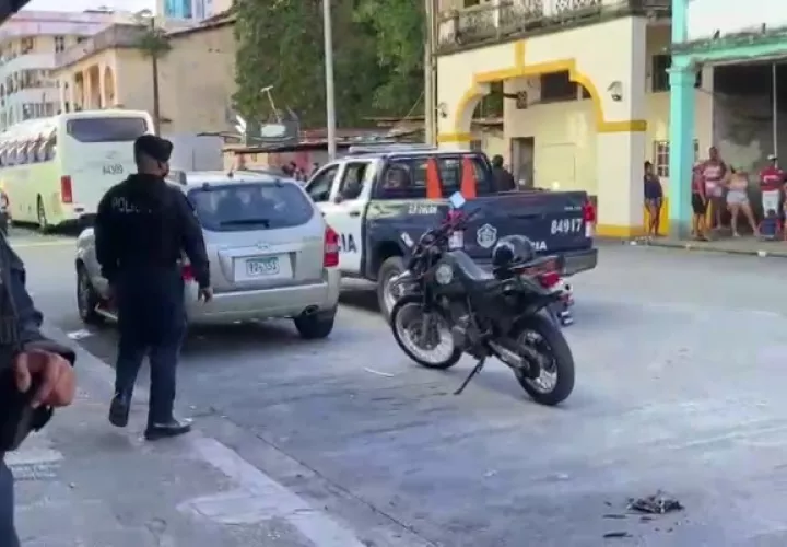 Las unidades de la Policía Nacional se tomaron por sorpresa los predios de las calles 3 y 4 avenida Bolívar. Foto. Diomedes Sánchez