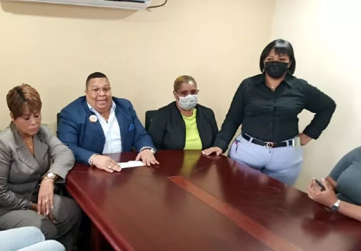 Pronto se firmará un compromiso para que estas familias reciban apartamentos. Foto / Diómedes Sánchez.