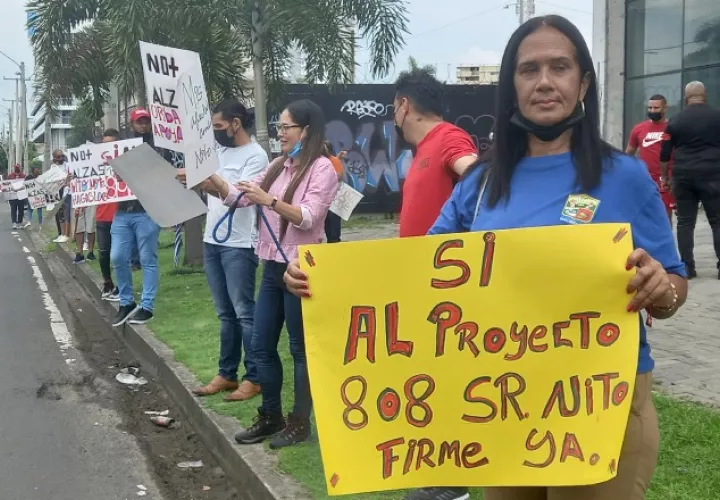 Nuevas protestas podrían darse en los próximos días por parte de transportistas que apoyaban la sanción del proyecto 808, el cual fue vetado por Laurentino Cortizo.  Foto: Archivo