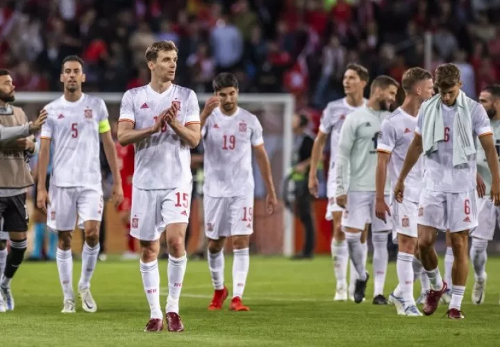 Jugadores de España festejan el triunfo ante Suiza. Foto:EFE