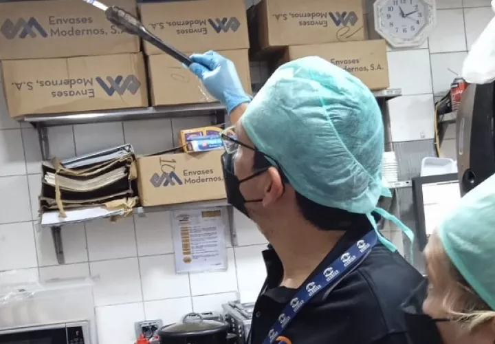 Acodeco realiza la verificación con cintas de pruebas desechables. Foto: Cortesía
