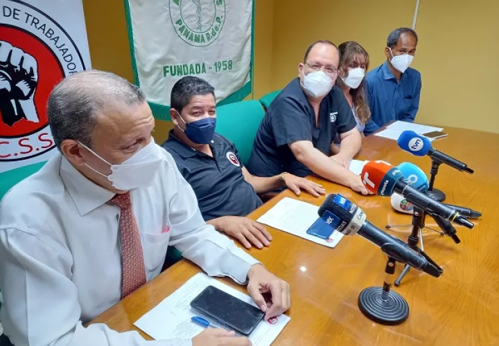 Los funcionarios médicos y administrativos solicitaron, a su vez, que se realice un aumento general de salarios, tanto en el sector público como en el privado. Foto: Francisco Paz