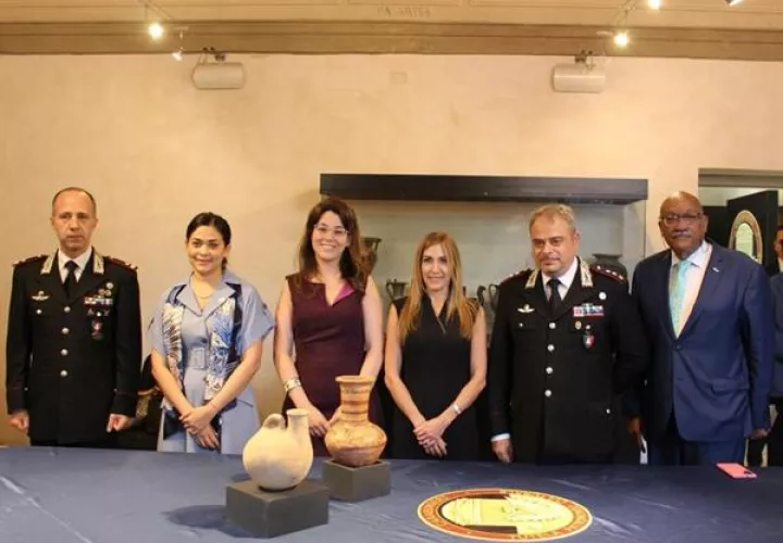 Asistentes al acto: el general Roberto Riccardi y la embajadora de Panamá en Italia, Ana María Reyes, la ministra del Gobierno panameño, Janaina Isabel Tewaney y el viceministro de Asuntos Multilaterales y Cooperación Internacional, Ana Luisa Castro.