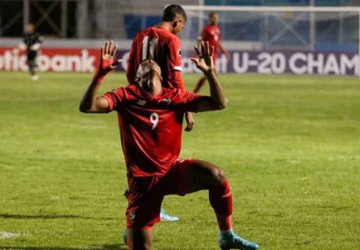 Panamá enfrenta a Guatemala. Foto: Fepafut