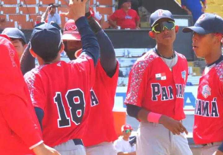 Jugadores de Panamá U15, festejan. Foto:Fedebeis
