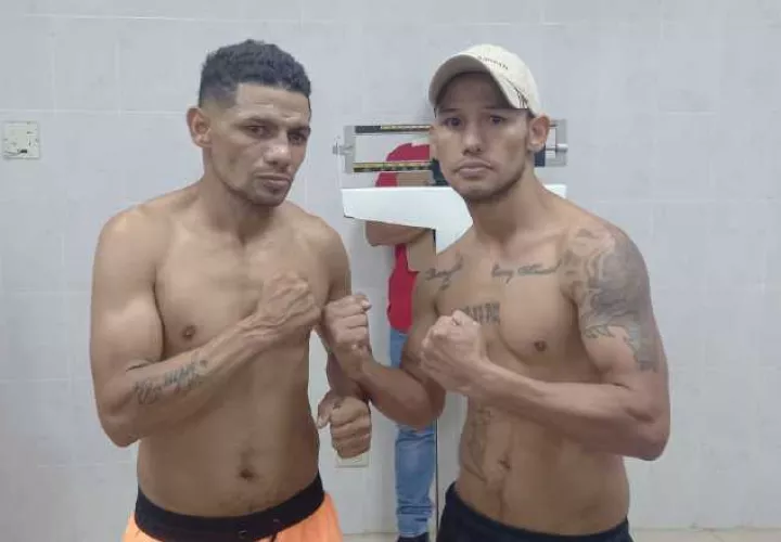 El venezolano Juan 'Pequita' López (izq.) y el panameño Luis 'El Nica' Concepción, luego del pesaje.