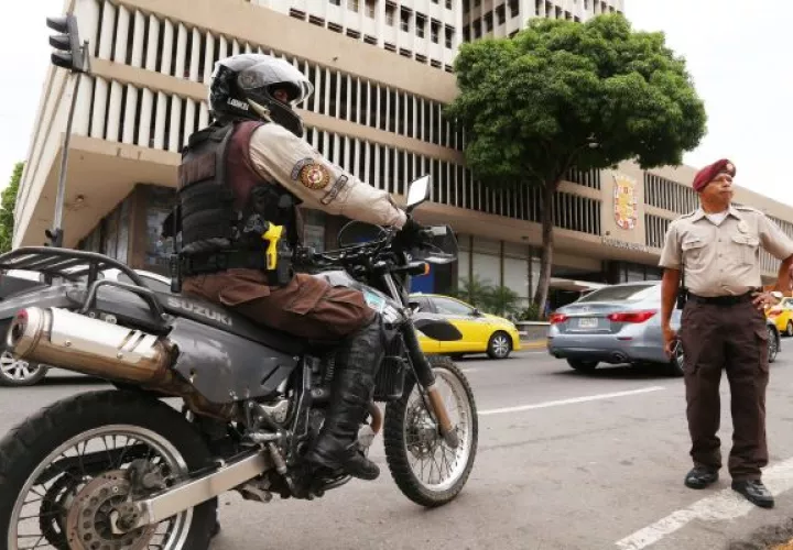 Los policías municipales patrullan por distintas calles de la ciudad de Panamá y coordinan acciones con estamentos se seguridad. Foto: Grupo Epasa