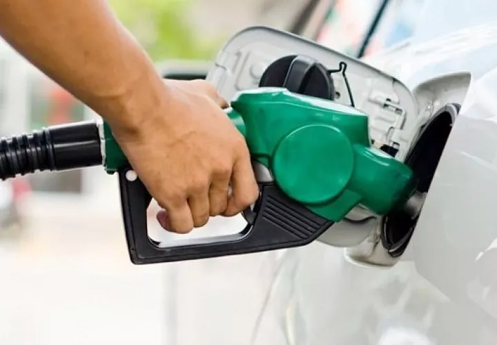 El galón de gasolina bajará de $6.00 dólares a $5.76.