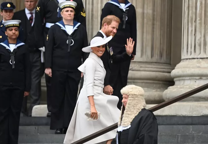El príncipe Enrique y Meghan Markle, duques de Sussex, llegan a la catedral de San Pablo. EFE