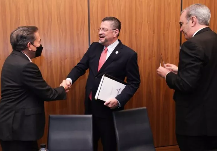 La reunión entre Laurentino Cortizo y sus homólogos de Costa Rica y República Dominicana se registró en Los Ángeles. Foto: Cortesía Presidencia