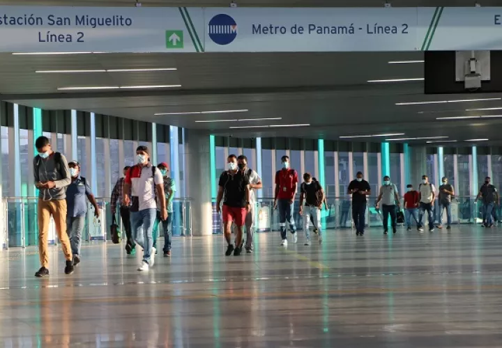 El alza general de salarios encabeza un pliego de 32 peticiones presentado por una liga de organizaciones populares. Foto: Metro de Panamá