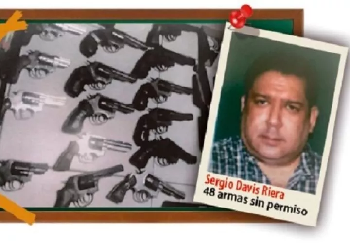 Se encontraran 110 armas en una residencia registrada a nombre de Sergio Davis Riera, en el sector de Parque Lefevre. Foto: Grupo Epasa