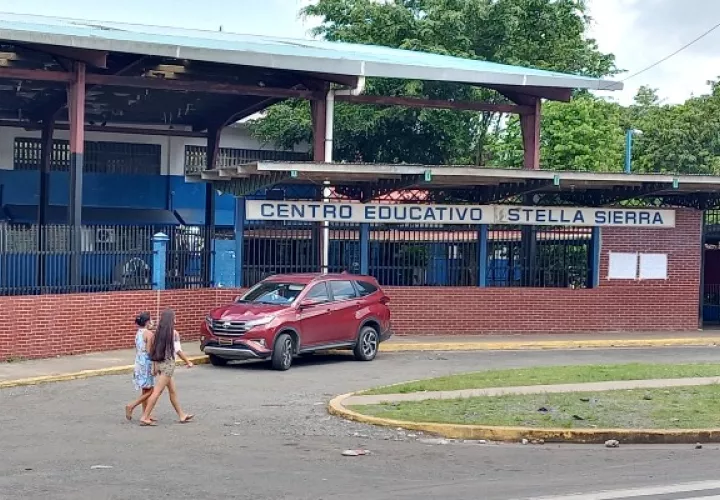 Se mantiene un plan de seguridad y vigilancia en todos los centros educativos del distrito. 