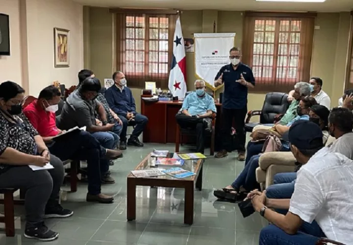 La reunión se realiza a puerta cerrada en la Gobernación de Chiriquí. Foto: José Vásquez
